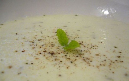 Fogons i davantals: sopa de meló amb escopinyes