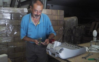La brigada municipal prepara les noves faroles