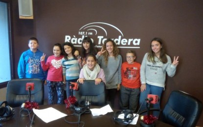 Una representació dels alumnes de 6è A de l’escola La Roureda presenta “Les escoles a Ràdio Tordera”