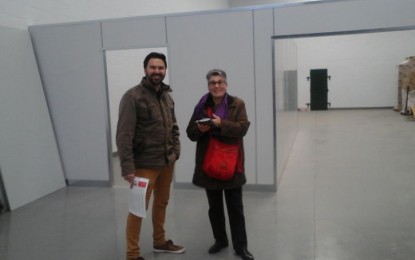 Entrem al local que s’esta adequant per ser el rebost solidari