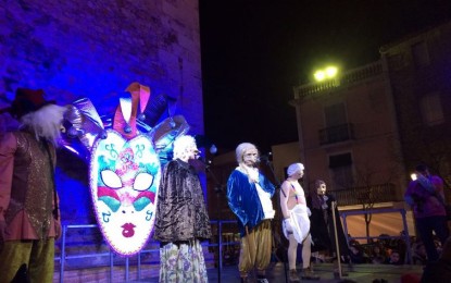 Tordera en directe entrevista a alguns concursants de la rua de carnestoltes