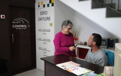 En Xavier esta fent serveis comunitaris a Ràdio Tordera