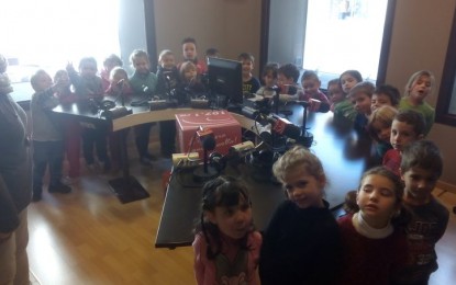 La classe del Bombers de l’escola Vedruna presenten el programa “Les escoles a Ràdio Tordera”