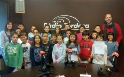 Els alumnes de 4t A de l’escola Ignasi Iglesias visiten per primera vegada el programa “Les escoles a Ràdio Tordera”