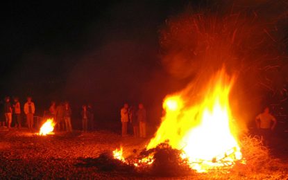 L’Àngel crema a la foguera de Sant Joan els moments difícils que ens ha deixat aquest últim any