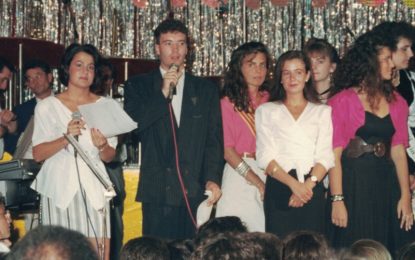 La tarda és temps era temps ret homenatge a les pubilles dels veïnats entrevistant a la Vicky Carlos, pubilla de Sant Pere el 1989