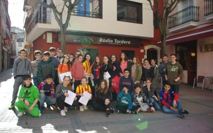 Els alumnes de 1r d’ESO de l’escola Vedruna Tordera repassen les últimes notícies, els èxits musicals del moment i moltes coses més