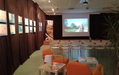 Una projecció imatges d’aigua i sons d’ocells acompanya l’exposició sobre el riu Tordera dels alumnes de 2n de La Roureda