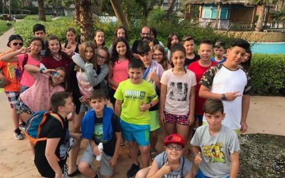 Els alumnes de 6è de Serra de Miralles encaren el seu últim dia de colònies a Port Aventura