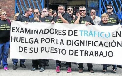 Els examinadors de trànsit mantenen la vaga indefinida a partir del 4 de setembre. La situació preocupa a les autoescoles, que no poden examinar els seus alumnes