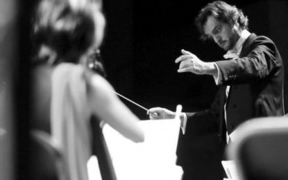 L’Albert Deprius dirigeix el cor i l’orquestra simfònica Harmonia