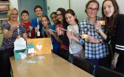 Els alumnes de l’Institut Lluís Companys vendran braçalets per que Tordera pugui tenir un desfibril·lador al carrer