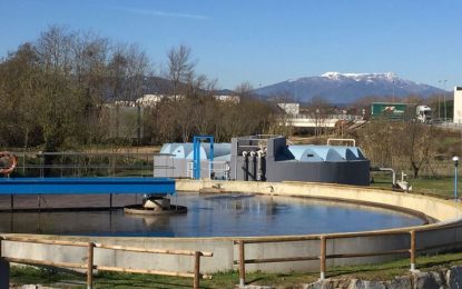 Descobrint Tordera visita la depuradora d’aigües acompanyada per el seus director i tècnic de sanejament