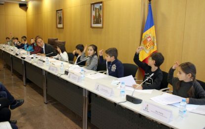 La Laura Massegú ens explica que el Consell dels Infants és com un ple del nens de cada parròquia andorrana
