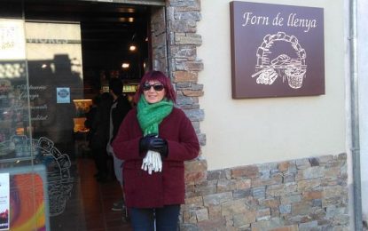 La Núria Amat va néixer a Ullastrell, per on passeja amb La Tarda és Temps era Temps