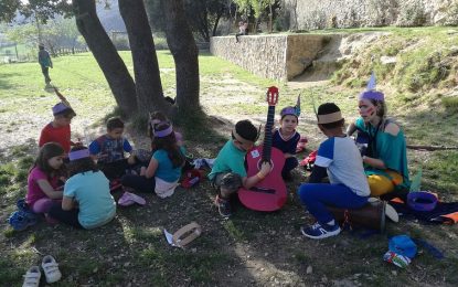 Els alumnes de l’escola La Roureda comencen el seu últim dia de colònies a El Collell