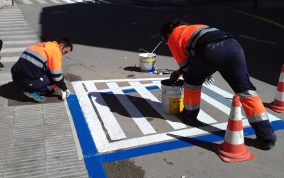 La pintura de la senyalització viària municipal requereix un manteniment continuat