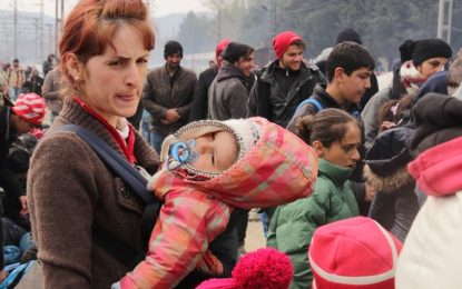 En Nacho demana col·laboració amb un grup de voluntàries que treballen als centres d’acollida de refugiats de Grècia