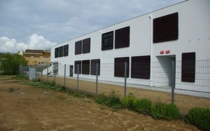 La direcció de l’institut Tordària rep les claus de la segona fase del centre i l’ús acadèmic començarà el 2 de maig