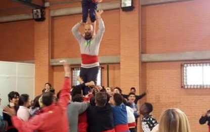 Els Maduixots viatgen a Sevilla per apropar la cultura castellera a als alumnes d’un institut