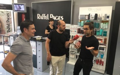 La primera pregunta que han fet a l’Alcalde des de la perruqueria Raffel Pages ha estat sobre els talls del subministrament d’aigua