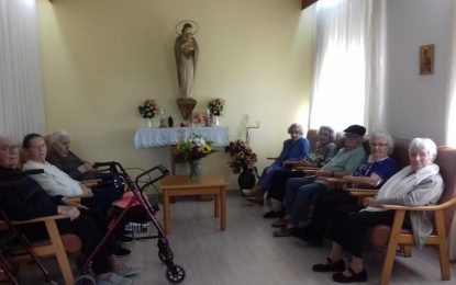 Els contes són el fil conductor del Tren de la Vida presentat per els residents de Can Comte
