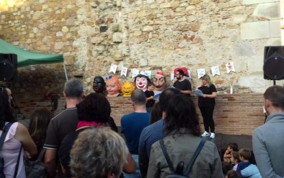 La Cristina creu que la Fira del Conte és una bona iniciativa per fer que els més petits obrin un llibre i deixin el mòbil