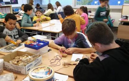 Les cooperatives escolars de l’escola Ignasi Iglesias realitzen aquest diumenge la venda de productes i part dels beneficis els destinaran a la Marató de TV3