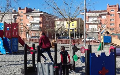 Es demana que no s’accedeixi als parcs quan hi hagi molts infants i que només un adult acompanyi els nens