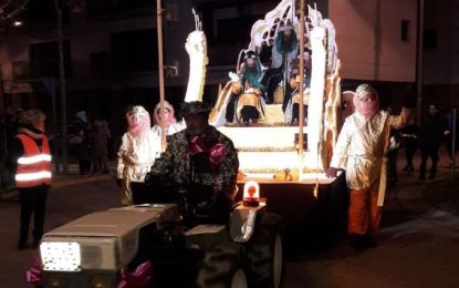 El regidor de festes ens anima a participar a la cavalcada de Reis i els seus preparatius