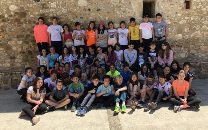 Els alumnes de Brianxa passen una primera nit de colònies amb teatre i jocs