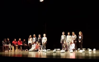 La Roureda clou al Teatre Clavé el projecte “El pas de l’aigua”, en què hi participen uns 200 alumnes