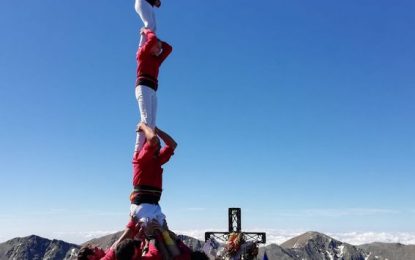 Pilar dels Castellers de l’Alt Maresme al cim del Canigó (2.784m)