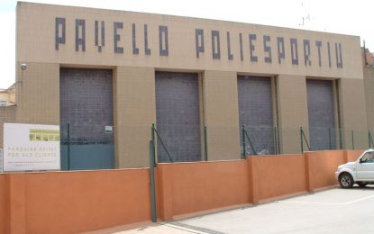 El 1993 el retard d’una subvenció de la Diputació impedia a l’Ajuntament poder instal·lar cistelles de bàsquet al pavelló parroquial