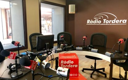 El director de Ràdio Tordera Albert Sabater explica i presenta les novetats de la nova programació de l’emissora dins del Tordera en directe d’avui