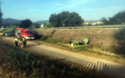 Un cotxe es desvia de la N-II a Tordera i acaba accidentat