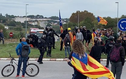 Els antiavalots actuen a Tordera per desconvocar el pícnic x la república i identifiquen a dos participants