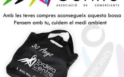 Els Comerciants Tordera Centre regalen bosses commemoratives dels 30 anys