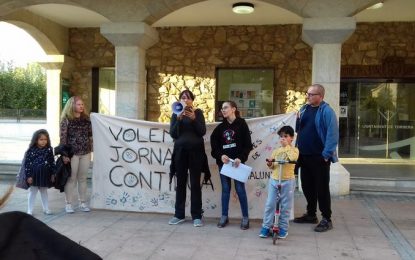 Concentració a Tordera per reclamar la jornada contínua a les escoles públiques