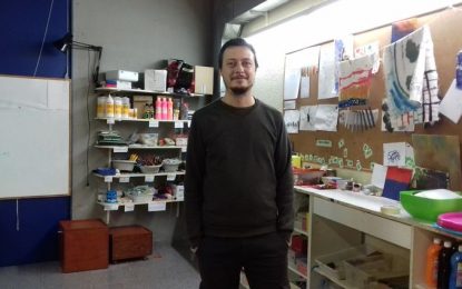 En Carles Vendrell utilitza els jocs per apropar els seus alumnes al teatre