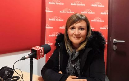 La regidora Jenifer Jansa s’estrena a l’entrevista amb els polítics explicant les mesures de contenció que està preparant la regidoria d’hisenda