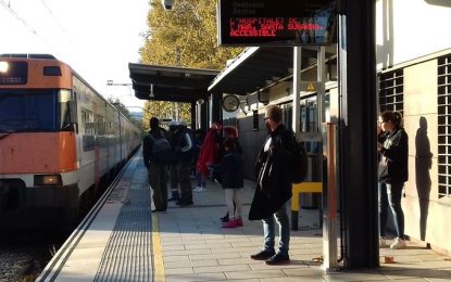 Tordera en directe parla amb els usuaris de l’estació de tren de Tordera