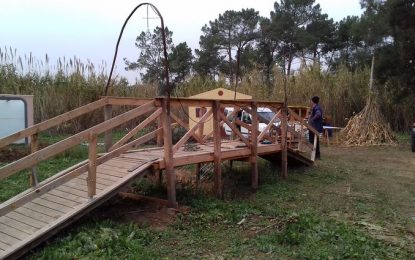 Tordera en directe revisa els últims detalls del pessebre vivent de Sant Pere