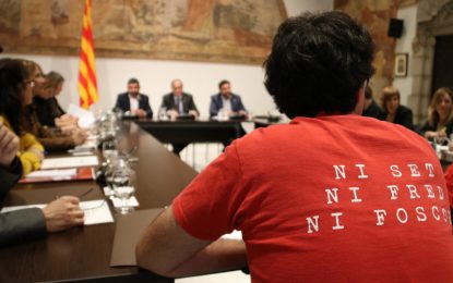 Administracions i entitats volen que les empreses paguin el deute en pobresa energètica i el 60% de la despesa futura