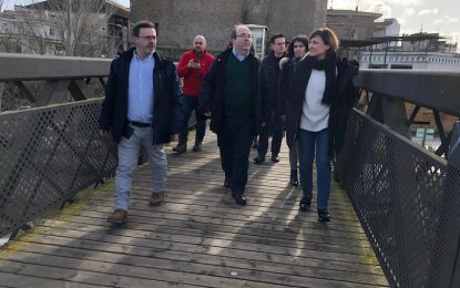 El secretari del PSC Miquel Iceta i la diputada de C’s Lorena Rodán visiten els efectes del desbordament del riu a Tordera