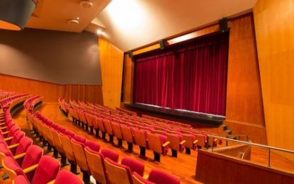 La nova programació del Teatre Clavé arrenca aquest gener amb incertesa davant possibles restriccions