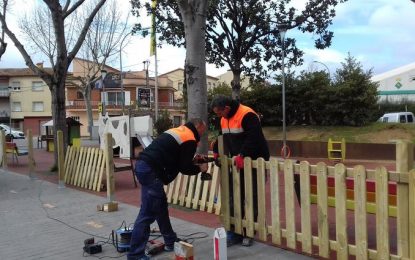 La brigada municipal instal·la un tanca al parc del Patufet