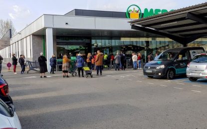 Els supermercats fan una crida a la calma entre els compradors