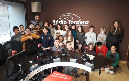 La classe de 4t B de l’escola Serra de Miralles ens expliquen en anglès què estan aprenent aquest curs
