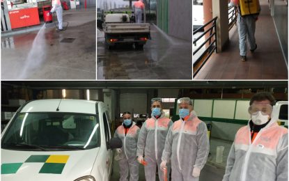 La brigada desinfecta carrers i espais de concurrència en dies de confinament